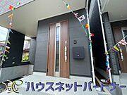 お客様も迎える玄関は高級感のある造りです。