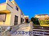 外観：家族の温かさと陽光の暖かさ、楽しい毎日と明るい未来を予感させる「空間が織り成すひとつ先の住み心地」を演出します。