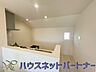 室内：家族の様子を見ながらキッチンでお料理。一日の出来事を会話しながらの家事は嬉しいコミュニケーション。