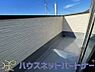 バルコニー：青い空が近くに感じるバルコニーは、爽やかな風をお部屋へ運んでくれます。