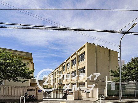 神戸市立舞子小学校 徒歩11分。 870m