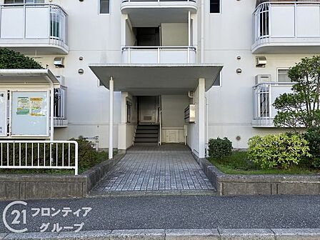 緑いっぱいのエントランスは、訪れる人々に癒しを与えます。