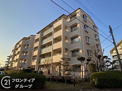 外観:シンプルで洗練されたマンション外観は、住む人のセンスを引き立て、落ち着いた雰囲気を提供します。都会的なデザインが魅力で、住む人に誇りを与える空間です 外観:シンプルで洗練されたマンション外観は、住む人のセンスを引き立て、落ち着いた雰囲気を提供します。都会的なデザインが魅力で、住む人に誇りを与える空間です