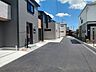 その他：幅広い道路が確保されており、車の出入りがスムーズに行えます。周辺環境も整備されており、快適な生活をサポートします。