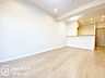 リビング/ダイニング：リフォーム済み！システムキッチン・ユニットバス・洗面化粧台・トイレ・建具・クロス全室・床材・配管新調。全居室収納＋ウォークインクローゼットもついており、収納が充実しております。