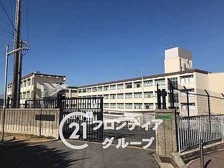 神戸市立桃山台中学校 徒歩14分。 1060m