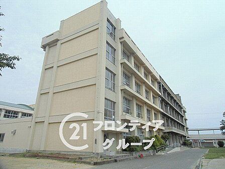 明石市立大蔵中学校 徒歩12分。 890m