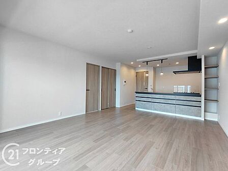 リフォーム済み!システムキッチン新調・ユニットバス新調・洗面化粧台新調・トイレ交換・建具新調・全室クロス貼替・床材貼替・配管更新新調。神戸市立井吹東小学校徒歩7分、神戸市立井吹台中学校徒歩8分。