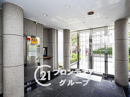 広々としたロビーは急な来客時やお待ち合わせの際にも重宝する便利なスペースですね!静寂に包まれた落ち着きのある空間で心ゆくまでリラックスできそうです