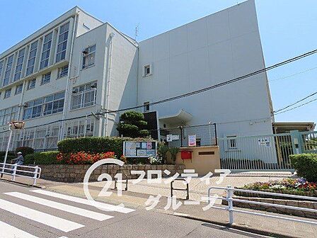 神戸市立霞ケ丘小学校 徒歩7分。 490m