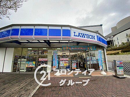 ローソン神戸総合運動公園店 徒歩10分。 740m