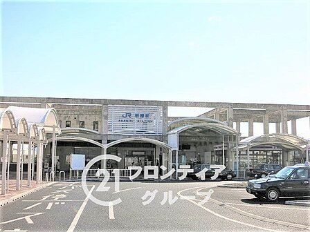 朝霧駅(JR西日本 山陽本線) ＪＲ山陽本線「朝霧」駅からバス乗車約10分　「松が丘小学校前」停から徒歩約7分 560m