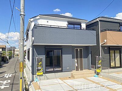外観:\同仕様写真/外壁にサイディング材を使用したおしゃれな外観。色柄バリエーションが豊富なため、住まいの表情を豊かに表現してくれます。また、雨で汚れを落としてくれるので、綺麗な外観が長続きします! 外観:\同仕様写真/外壁にサイディング材を使用したおしゃれな外観。色柄バリエーションが豊富なため、住まいの表情を豊かに表現してくれます。また、雨で汚れを落としてくれるので、綺麗な外観が長続きします!