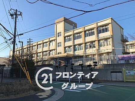 神戸市立小束山小学校 徒歩9分。 710m