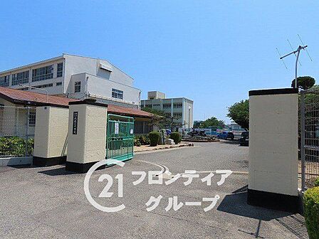 神戸市立歌敷山中学校 徒歩22分。 1700m