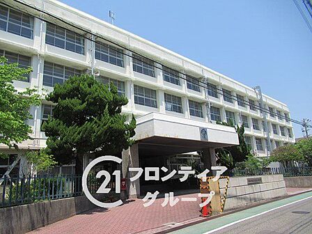 明石市立明石小学校 徒歩11分。 860m