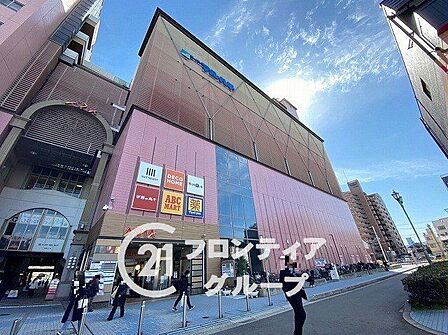 スーパーマルハチ明石店 徒歩9分。 670m