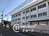 周辺：明石市立貴崎小学校 徒歩10分。 800m