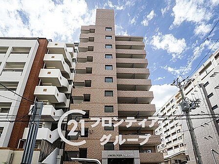 JR山陽本線「明石駅」から徒歩5分の立地にあるマンションです。11階建ての3階部分！