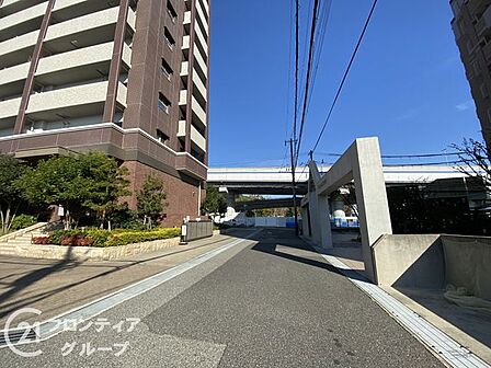 写真だけではわからない採光・広さ・周辺環境の実感は、実際に足を運んでみることが一番です。ご見学はいつでもご予約いただけます