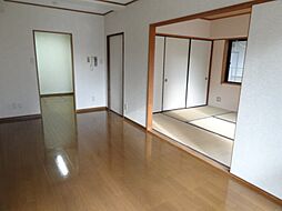 ロイヤルガーデン 1階2LDKのリビング/ダイニング