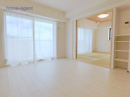 南東・南西向きの角住戸です。
