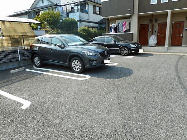 画像10:駐車場に車を止められます
