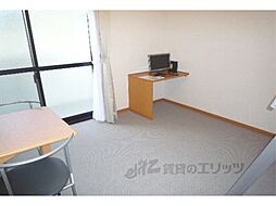 レオパレス琵琶湖 206 2階1Kのリビング/ダイニング