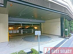 ＊敷地内駐車場（月額28000〜32000円）＊