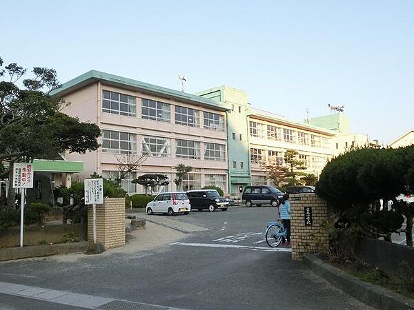 画像26:岡垣町立吉木小学校(940m)