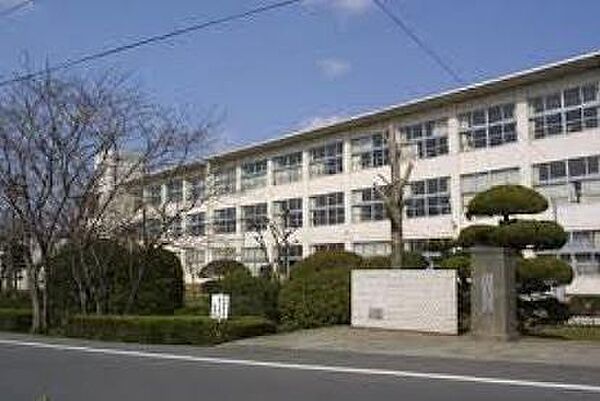 画像13:遠賀町立島門小学校(1、530m)