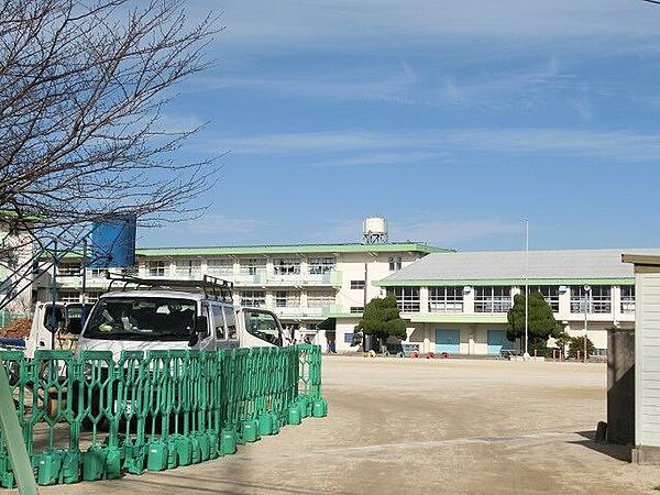 画像4:上津役小学校(1、120m)