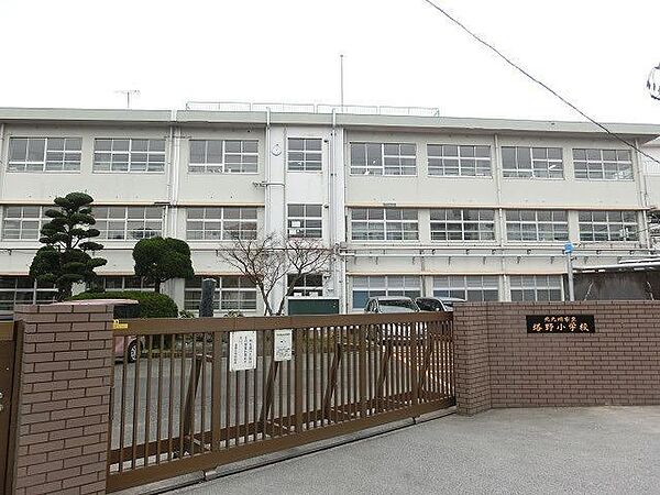 画像4:塔野小学校(720m)