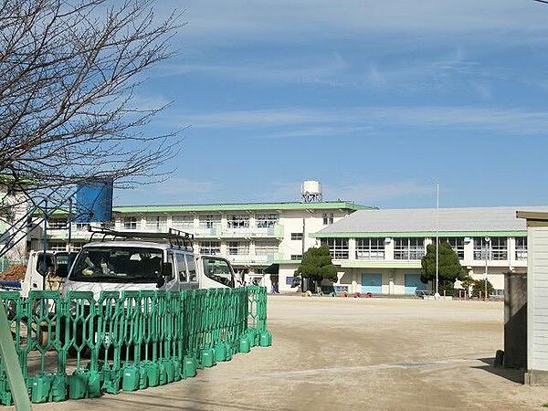 画像20:上津役小学校(1、300m)