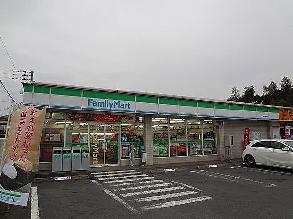 画像13:ファミリーマート／直方感田店 (80m)