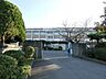 周辺：直方市立新入小学校(550m)