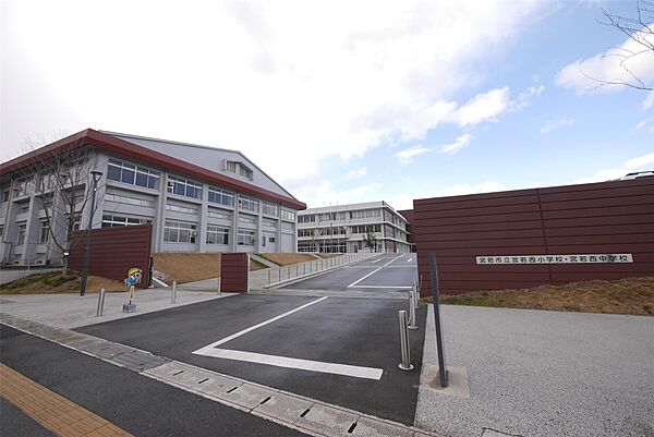 画像17:宮若西中学校(450m)