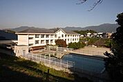 直方西小学校(290m)