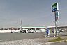 周辺：ファミリーマート／直方菜の花大橋西店 (323m)