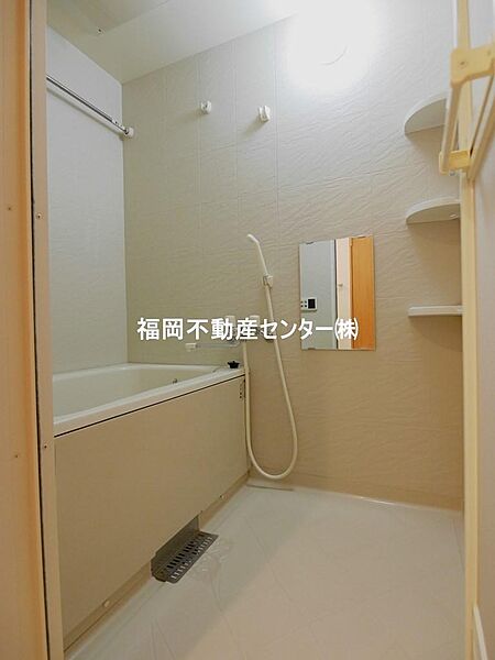 画像18:バスルーム（追い焚き機能＆浴室乾燥機付き）