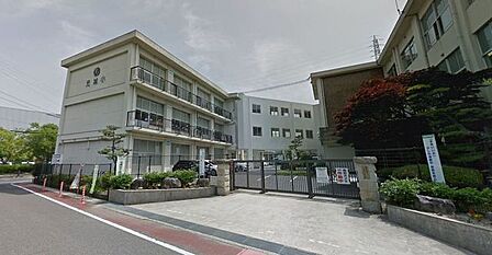 豊田市立元城小学校 680m