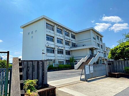 豊田市立衣丘小学校 880m