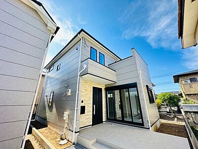 外観:飽きの来ないシンプル外観が魅力的な全2棟。完成済。 外観:飽きの来ないシンプル外観が魅力的な全2棟。完成済。