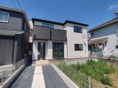 外観:プライベートを守る、カースペース2台の最終1棟です。 外観:プライベートを守る、カースペース2台の最終1棟です。