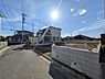 外観：前面道路は居住者しか使用しないので、交通量も少なく安心です。