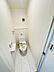トイレ：2号棟 各階にあるトイレはもちろんウォシュレット機能付き。