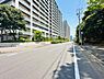 その他：マンションが面している道路部分。幅がしっかりある為見通しが良いです。