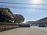 周辺：習志野市立第五中学校まで徒歩4分 津田沼駅周辺なので交通量は多いですが、周辺は歩道があり、正門前はガードレールもついています。