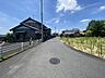 外観：◇前面道路含む現地写真◇道路幅はゆとりある6mです。交通量は多くありませんので、安心して生活して頂けます。