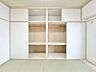 収納：◇和室　押入◇和室内の広い押入れです♪お昼寝用布団やお子様のおもちゃや、掃除用具など、あらゆるものを収納できます。リビングものが減らすことができ、生活スペースを広く確保できます♪